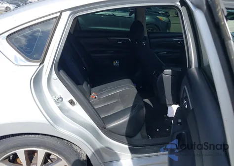 2017 Nissan Altima 2.5 из США, поврежденный, VIN 1N4AL3AP2HC206199